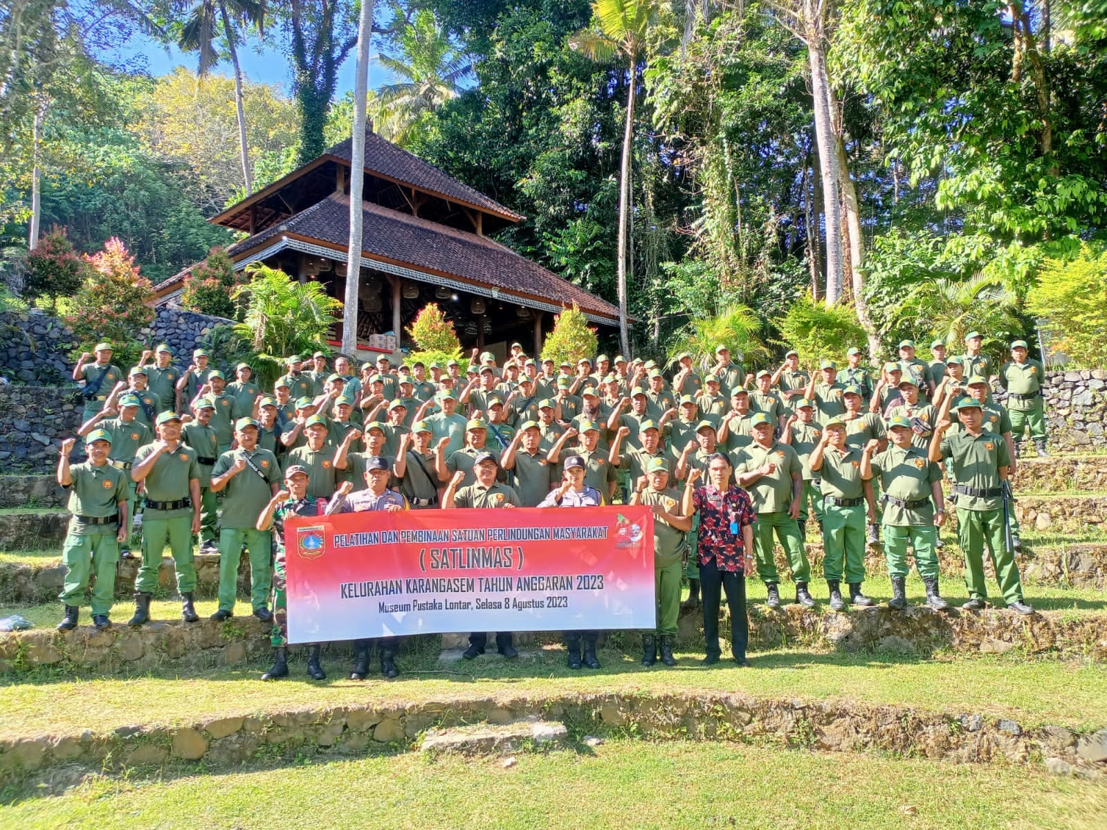 PEMBINAAN DAN PELATIHAN ANGGOTA SATLINMAS