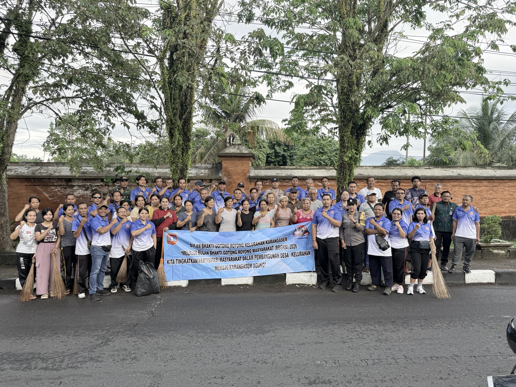Perkuat Kebersamaan, Kelurahan Karangasem Gelar Aksi Gotong Royong BBGRM 2026 di Lingkungan Pekandelan